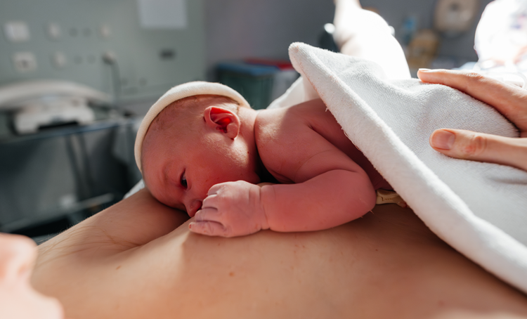 Huid-op-huidcontact na de geboorte essentieel